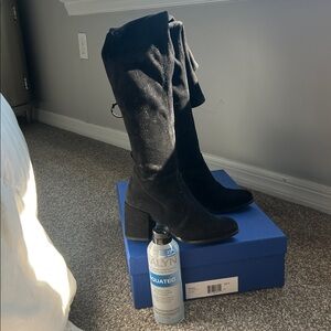 Stuart Weitzman boots never worn